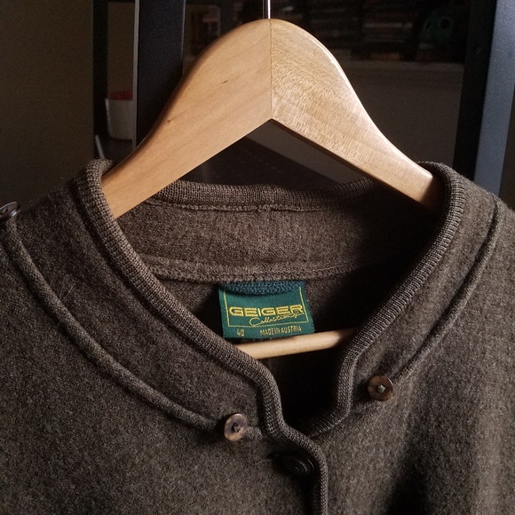 Geiger Boiled Wool Cedar Green Cape with Fur - Picture 5 of 8